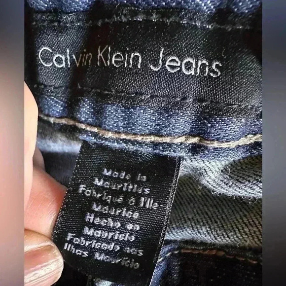 Calvin Klein Size 14 Lean Bootcut jeans.Dark wash.Back flap button pockets. - Picture 5 of 13